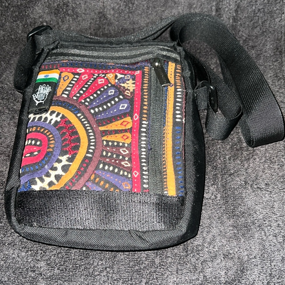 Chaalo Compact shoulder bag